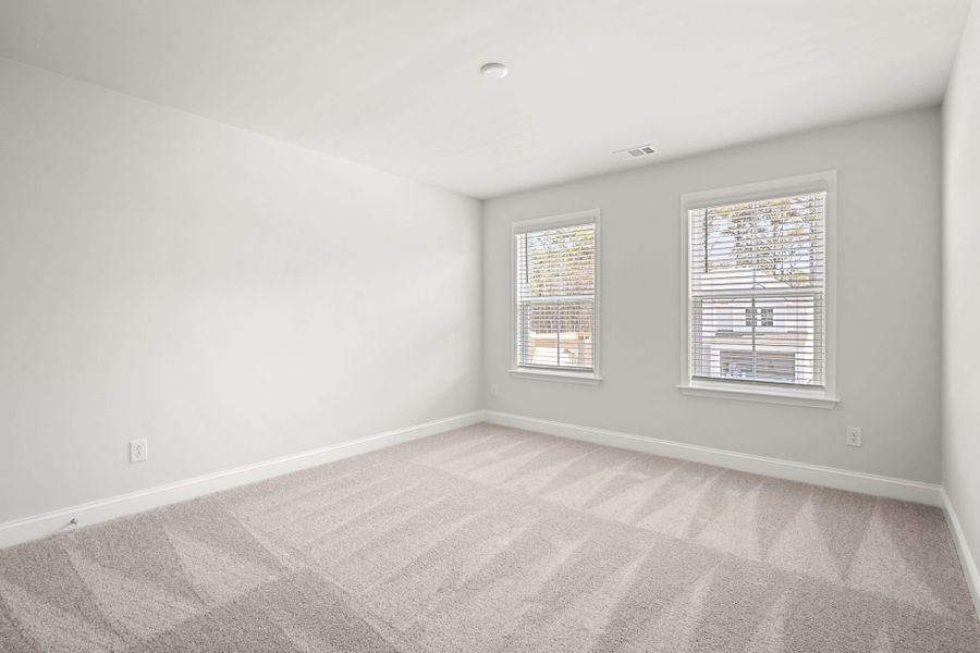 Spacious, unfurnished interior of a new home in Waterways, Richmond Hill (Image 25).
