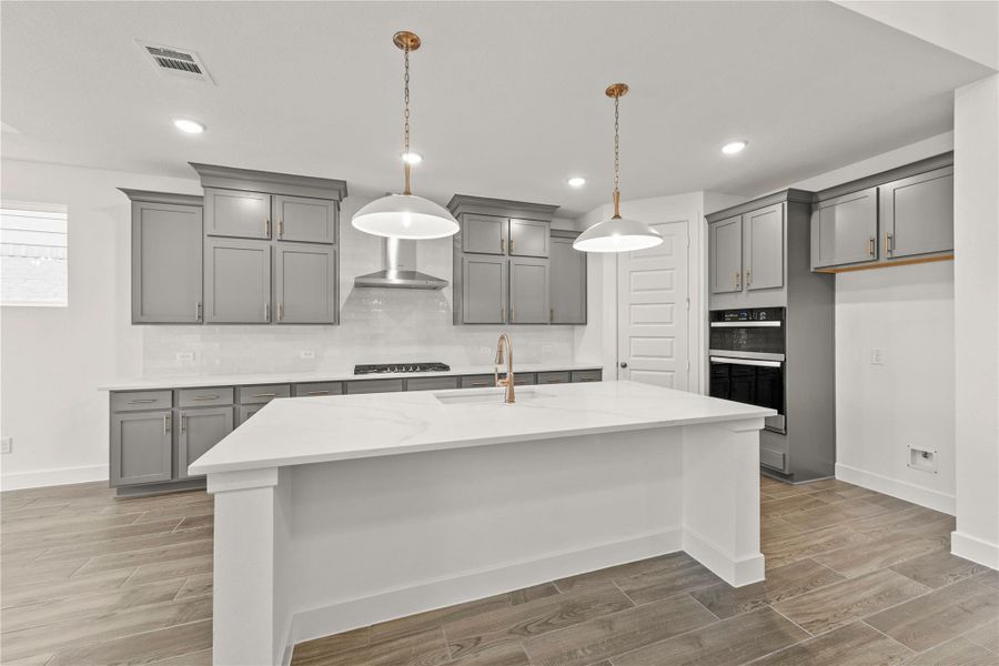 Representative image. Features, selections and colors may vary.