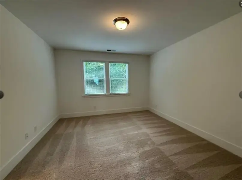 Spacious, unfurnished interior of a new home in Park Vue, Atlanta (Image 5).