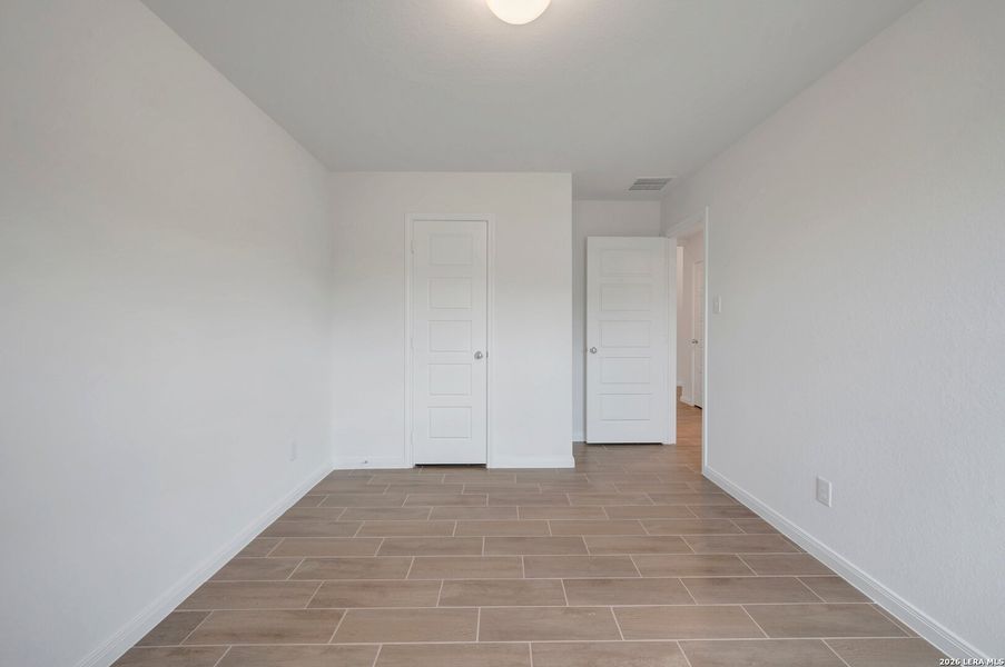 Spacious, unfurnished interior of a new home in Chaparral Ranch, Floresville (Image 19).