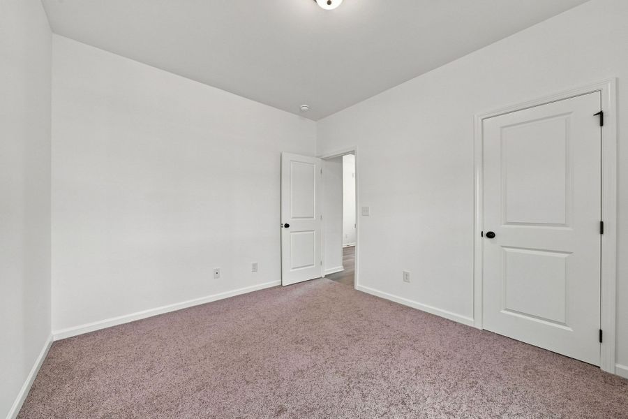 Spacious, unfurnished interior of a new home in The Oaks, Clarksville (Image 21).