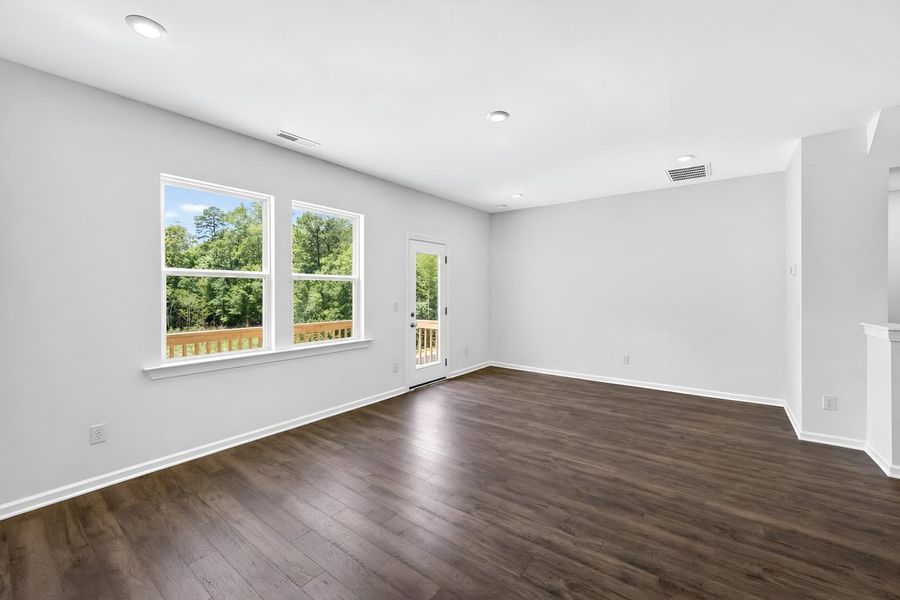 Spacious, unfurnished interior of a new home in Silverstone, Knightdale (Image 25).