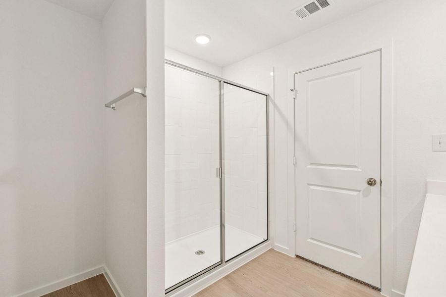 Spacious, unfurnished interior of a new home in Montgomery Bend, Montgomery (Image 19).