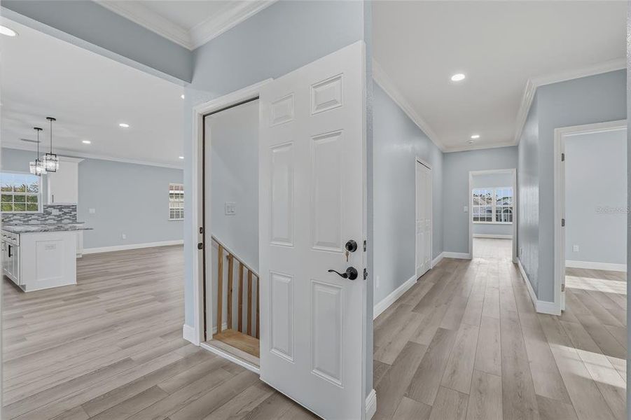 Spacious, unfurnished interior of a new home in , Tarpon Springs (Image 40).