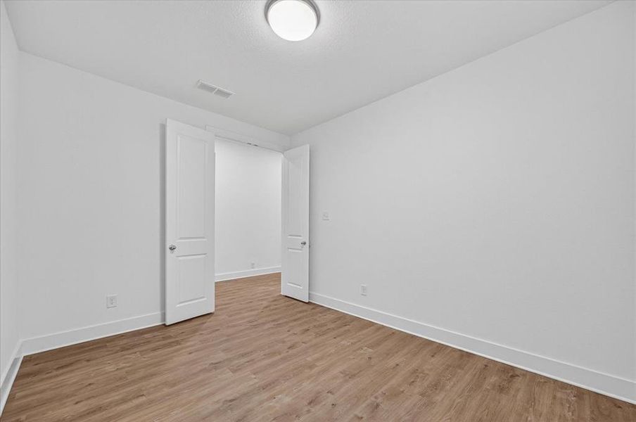 Spacious, unfurnished interior of a new home in Heritage Ranch, Sherman (Image 25).