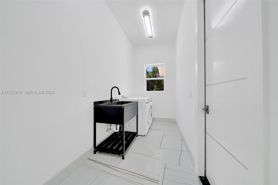 SAMSUNG WASHER & DRYER AND TUB/SINK SAMSUNG WASHER & DRYER AND TUB/SINK