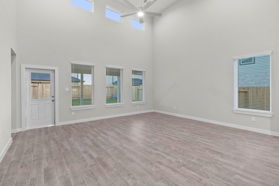 Spacious, unfurnished interior of a new home in Briarwood Crossing, Rosenberg (Image 26).