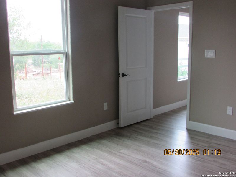 Spacious, unfurnished interior of a new home in , San Antonio (Image 13).