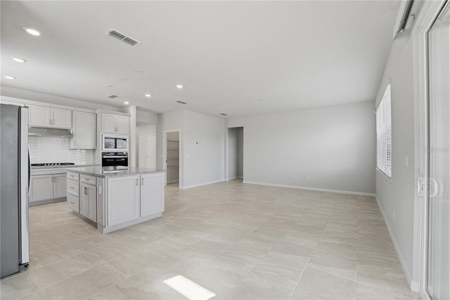 Spacious, unfurnished interior of a new home in , St. Cloud (Image 30).