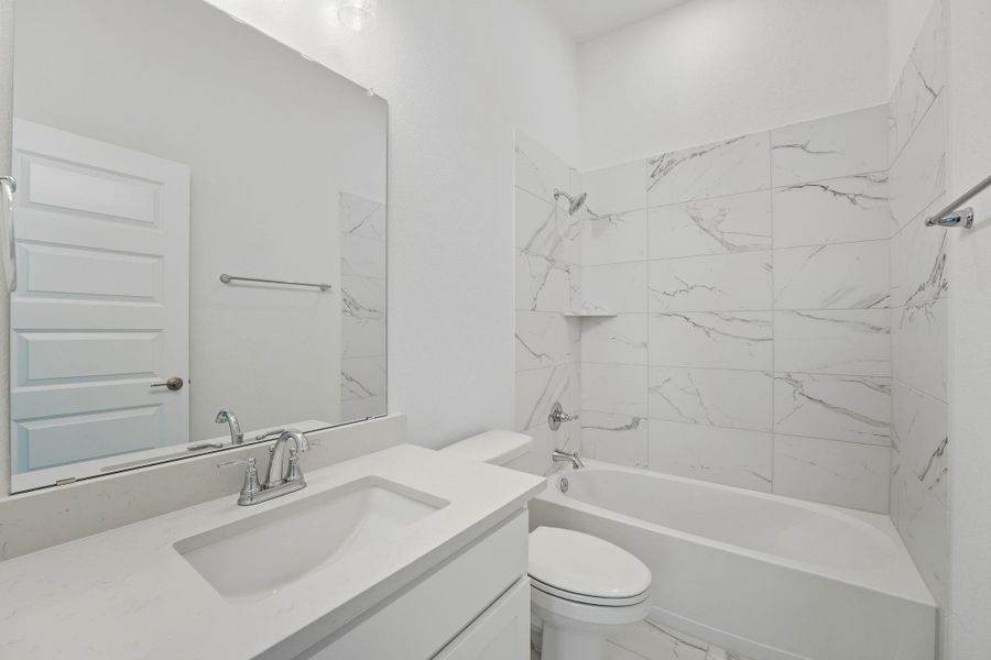 Bathroom with bathing tub / shower combination and vanity