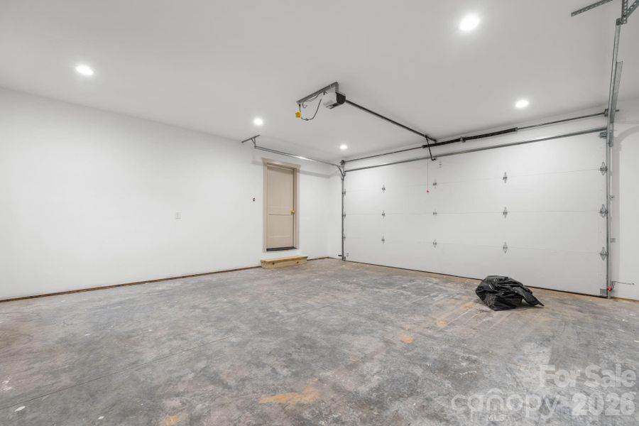 Spacious, unfurnished interior of a new home in , Taylorsville (Image 33). Spacious, unfurnished interior of a new home in , Taylorsville (Image 33).