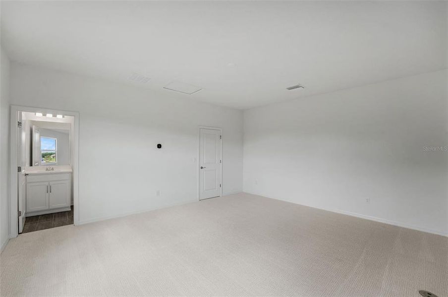Spacious, unfurnished interior of a new home in Tuscan Hills, Dade City (Image 41).