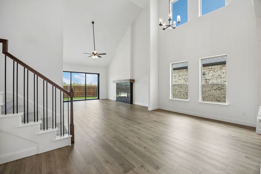 Spacious, unfurnished interior of a new home in Country Lakes, Denton (Image 18).