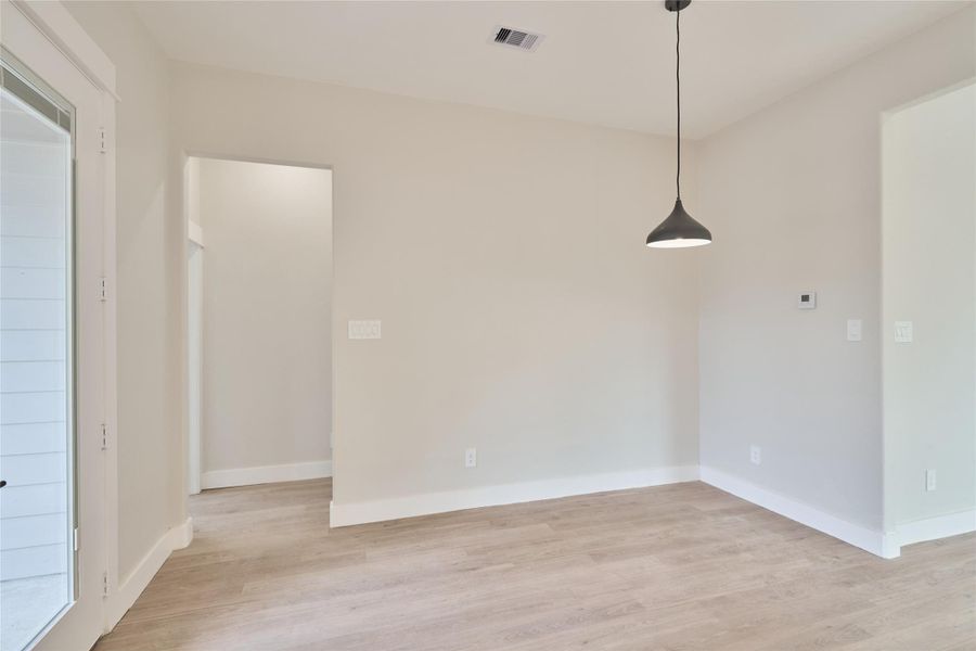 Spacious, unfurnished interior of a new home in , Huntsville (Image 13).