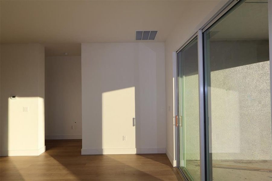 Spacious, unfurnished interior of a new home in Chapel Crossings - Garden Series, Wesley Chapel (Image 10).