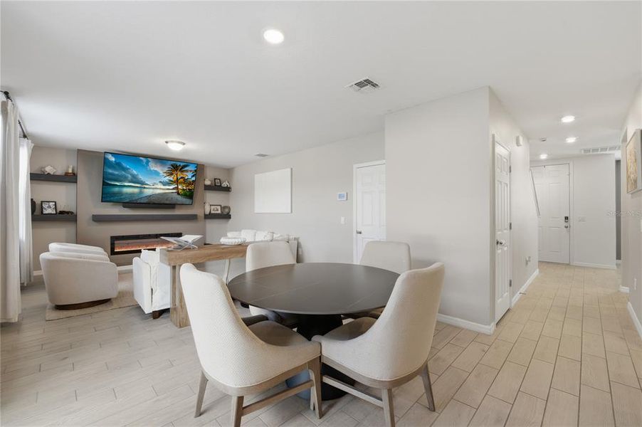 Furnished interior view inside a new home in , Davenport (Image 13).