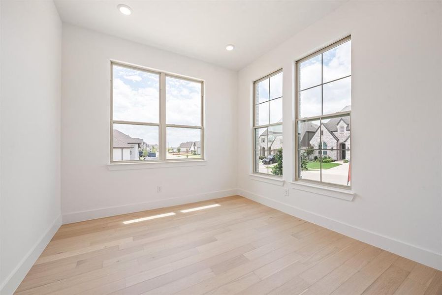Spacious, unfurnished interior of a new home in Tavolo Park, Fort Worth (Image 31). Spacious, unfurnished interior of a new home in Tavolo Park, Fort Worth (Image 31).
