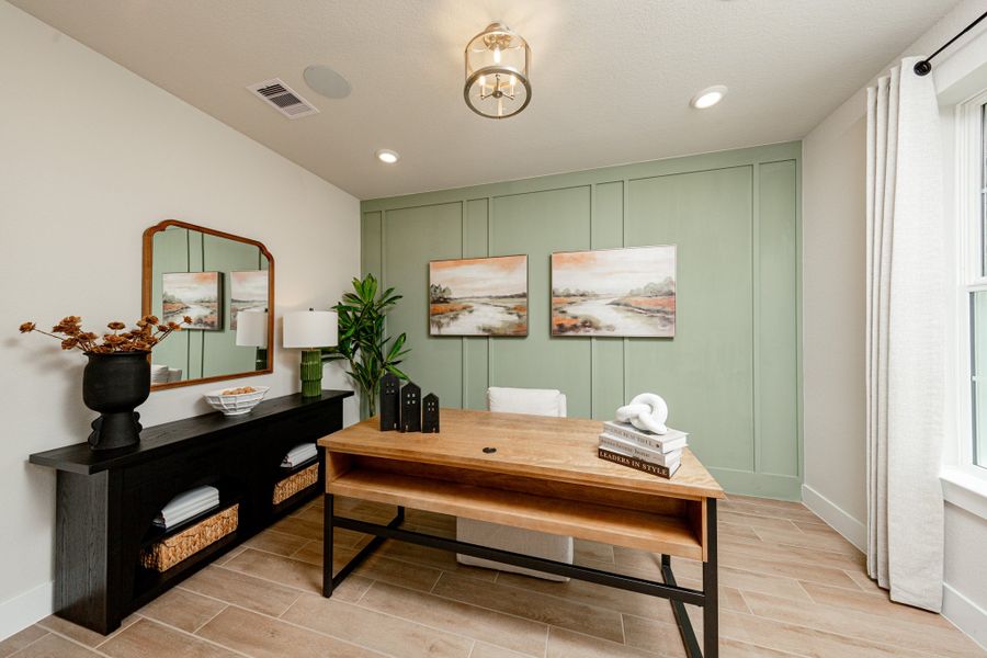 Representative furnished interior of a home built from the Meridian by Beazer Homes in Copia Pines, Montgomery (Image 8).