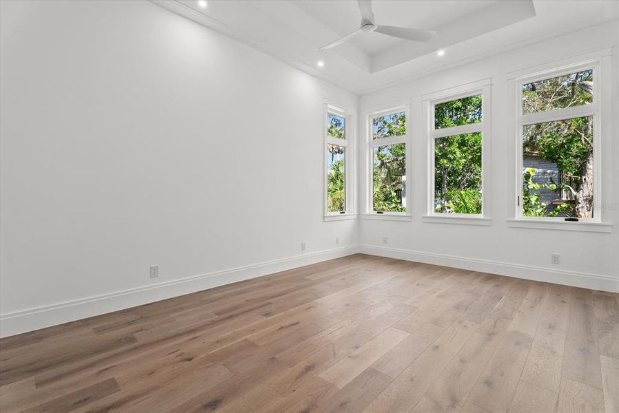 Spacious, unfurnished interior of a new home in , Sarasota (Image 58).