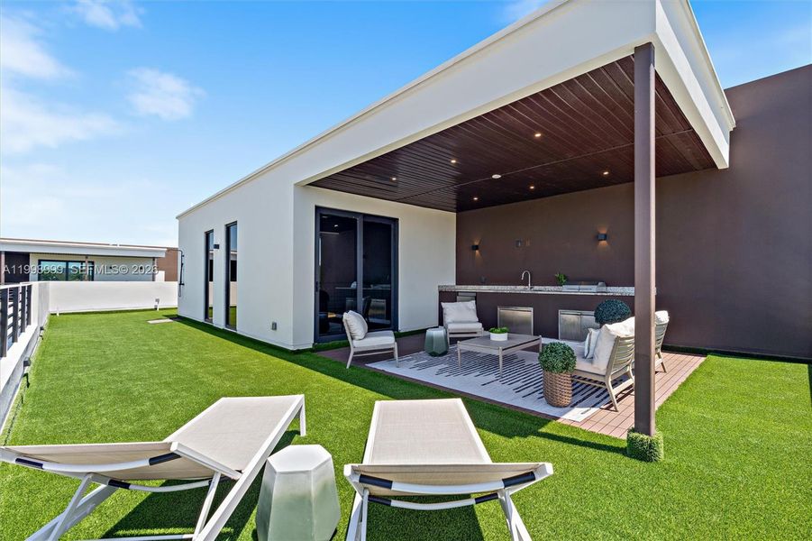 Exterior details and patio area of a home in , Fort Lauderdale (Image 3).