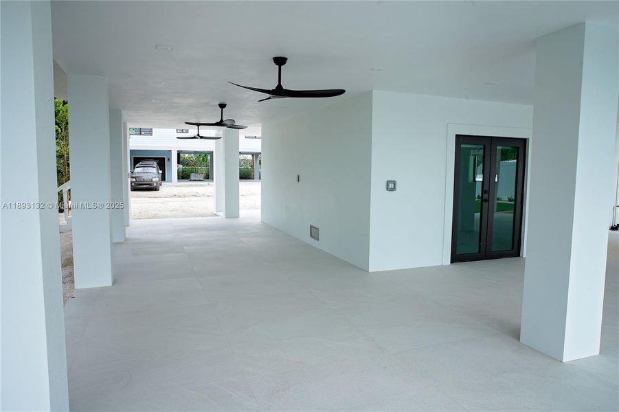 Exterior details and patio area of a home in , Tavernier (Image 30).