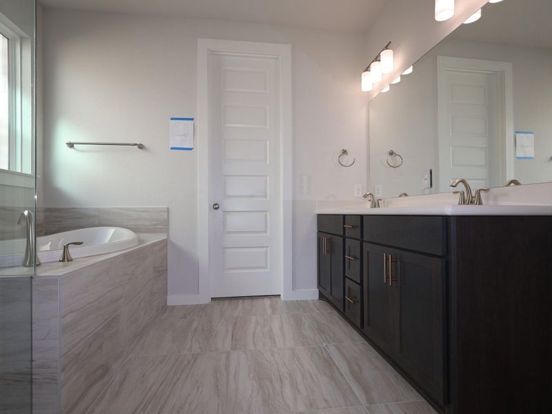 Furnished interior view inside a new home in Barksdale, Leander (Image 13).