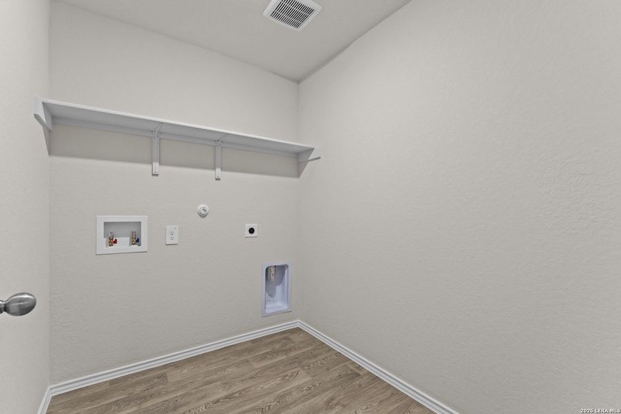 Spacious, unfurnished interior of a new home in Navarro Fields, Seguin (Image 22).