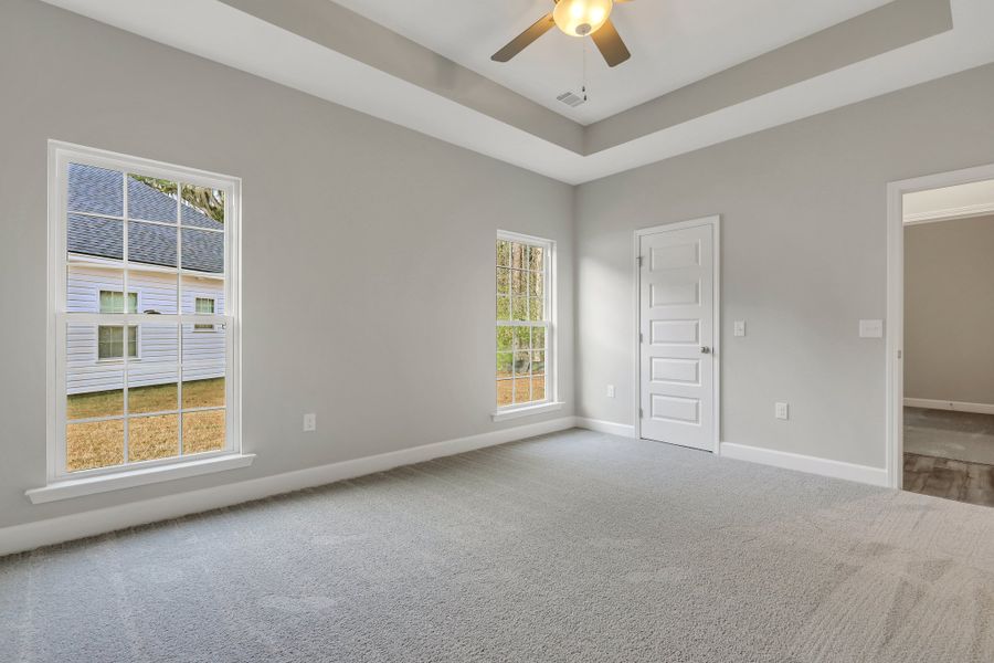 Hampton – Owner’s Suite with Tray Ceiling Hampton – Owner’s Suite with Tray Ceiling