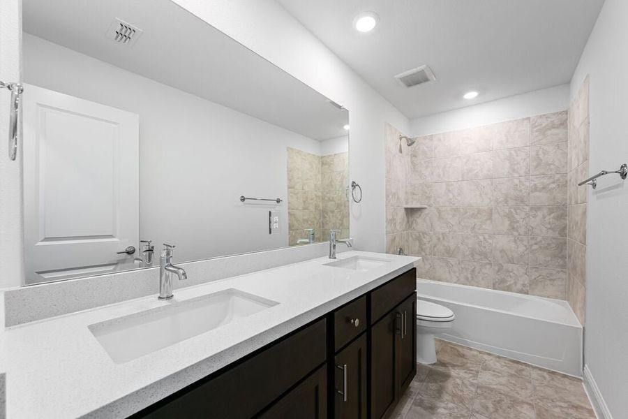 Furnished interior view inside a new home in Madero 50s, Fort Worth (Image 9).