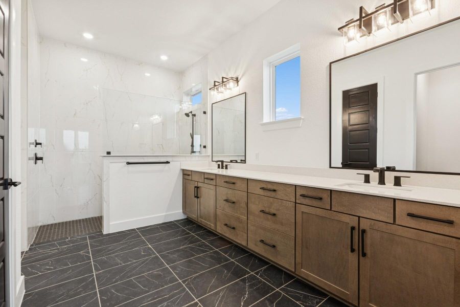 Owner's Bathroom Owner's Bathroom