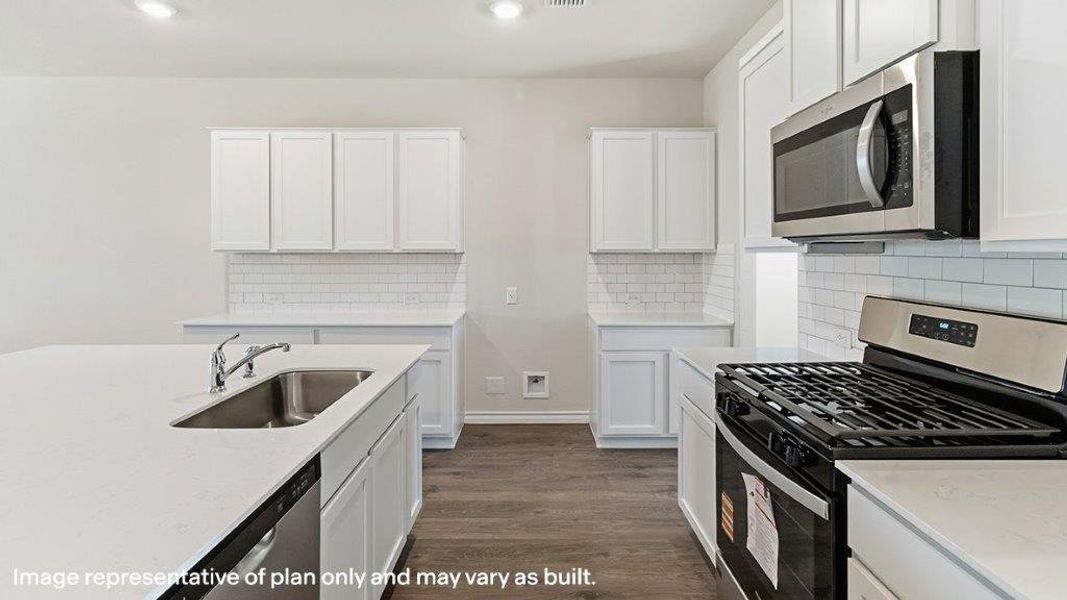 Furnished interior view inside a new home in Avenida, Converse (Image 10).