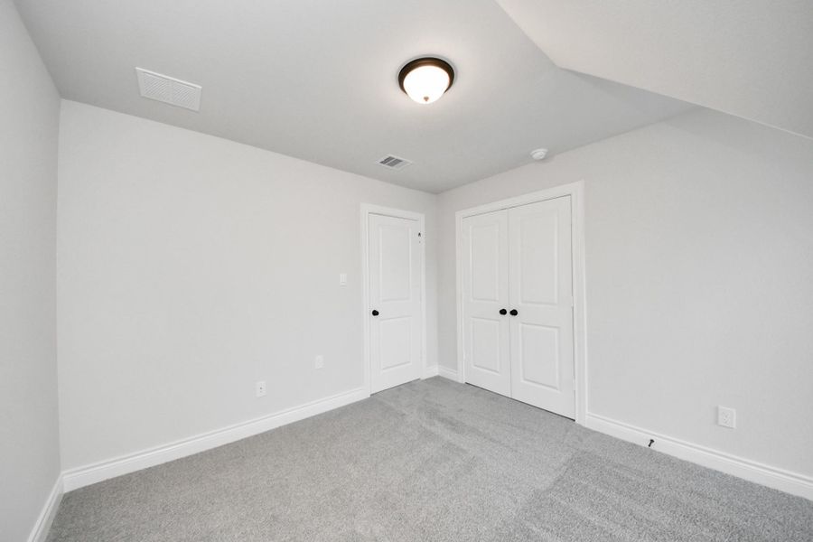 Spacious, unfurnished interior of a new home in Lexington Heights, Willis (Image 44).