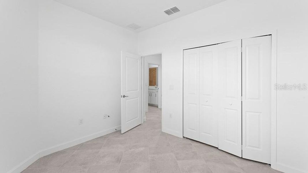 Spacious, unfurnished interior of a new home in Palm Lake at Coco Bay, Englewood (Image 13).