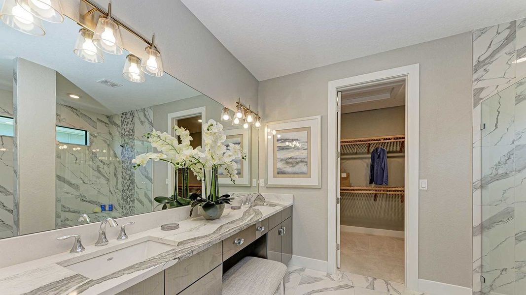Owner's Bath - Model shown is without Bonus Room