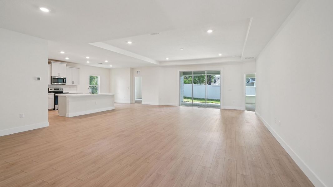 Representative unfurnished interior of a home built from the Destin by D.R. Horton in Tartan Farms at Winding Oaks, Ocala (Image 18).