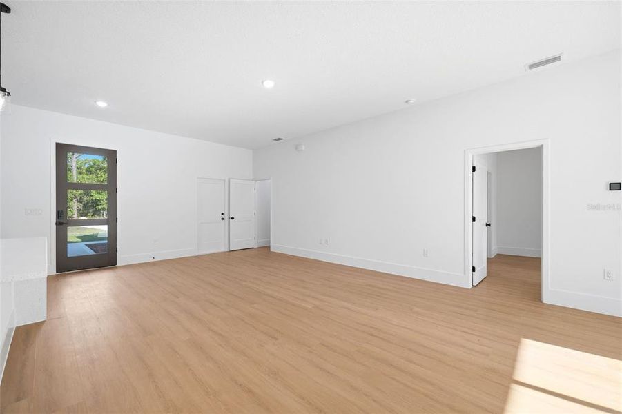 Spacious, unfurnished interior of a new home in , Dunnellon (Image 27). Spacious, unfurnished interior of a new home in , Dunnellon (Image 27).