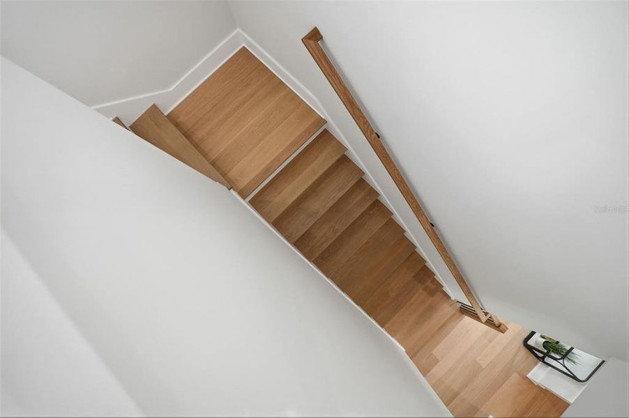 Spacious, unfurnished interior of a new home in , Tampa (Image 25).