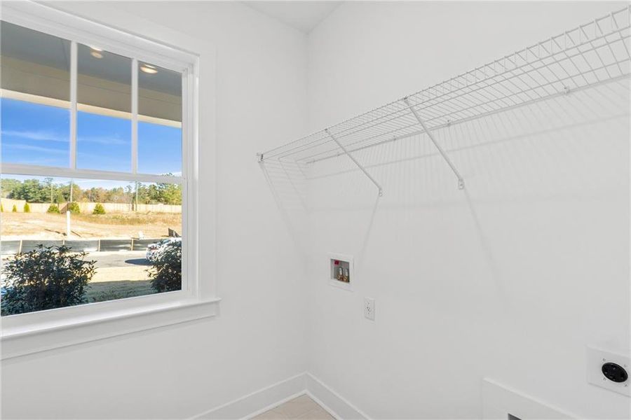 Spacious, unfurnished interior of a new home in Old Mill Preserve, Dallas (Image 11).