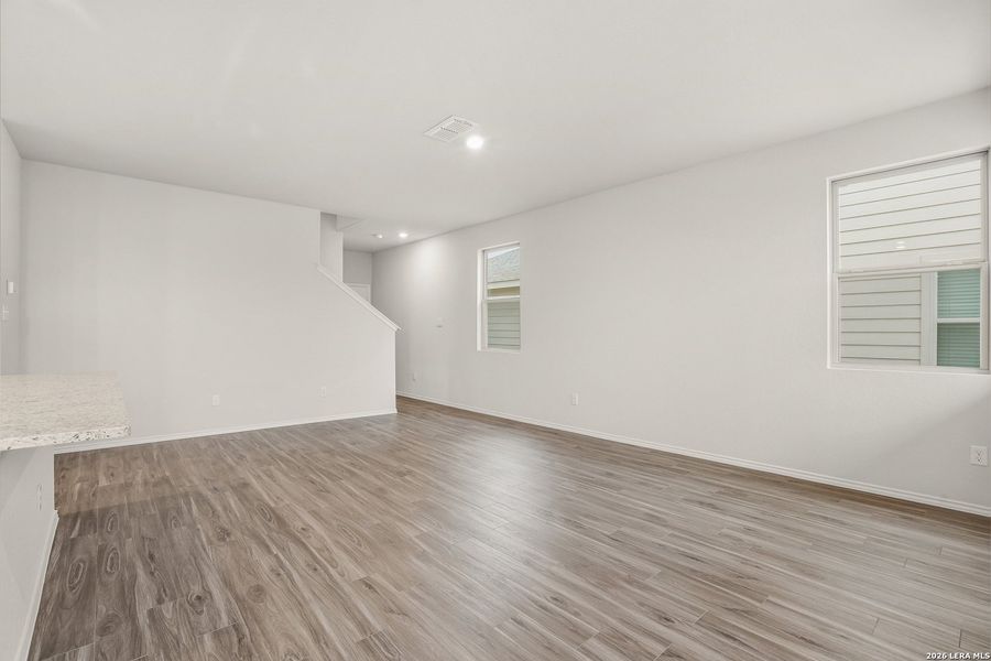 Spacious, unfurnished interior of a new home in Blue Ridge Ranch, San Antonio (Image 14).