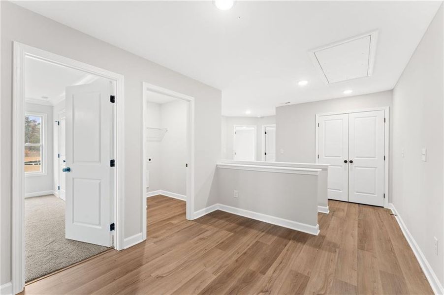 Spacious, unfurnished interior of a new home in Cherokee Township, Acworth (Image 28).