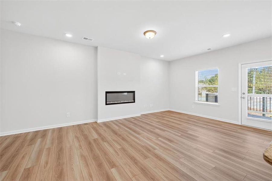 Spacious, unfurnished interior of a new home in Franklin Manor, Lawrenceville (Image 37).