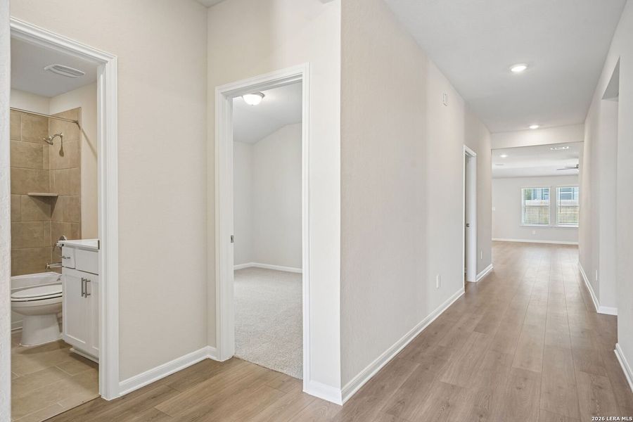 Spacious, unfurnished interior of a new home in Arcadia Ridge - Classic Series, San Antonio (Image 27).