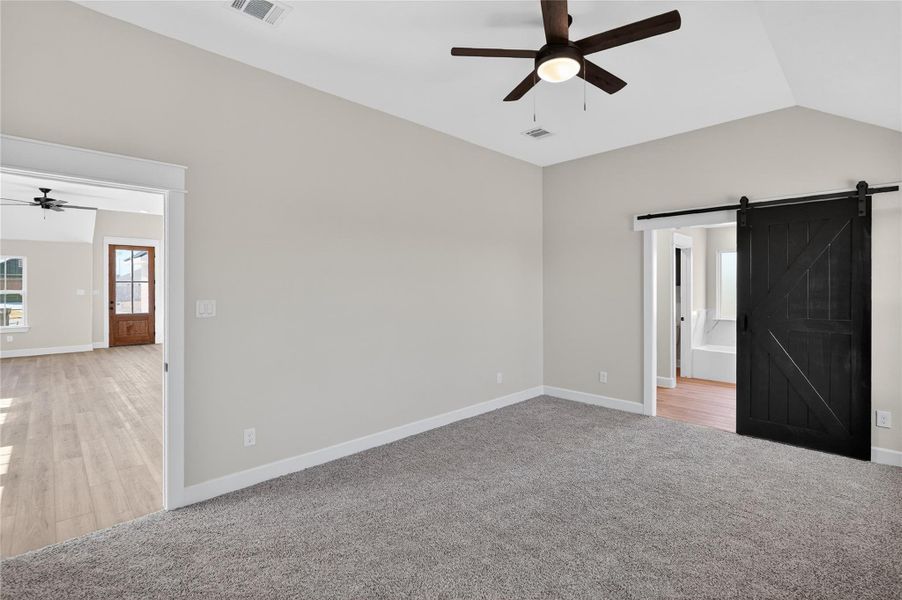 Spacious, unfurnished interior of a new home in , Snook (Image 20).