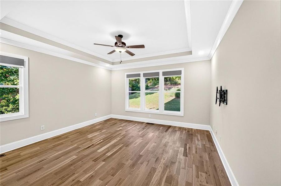Spacious, unfurnished interior of a new home in , Bishop (Image 66).