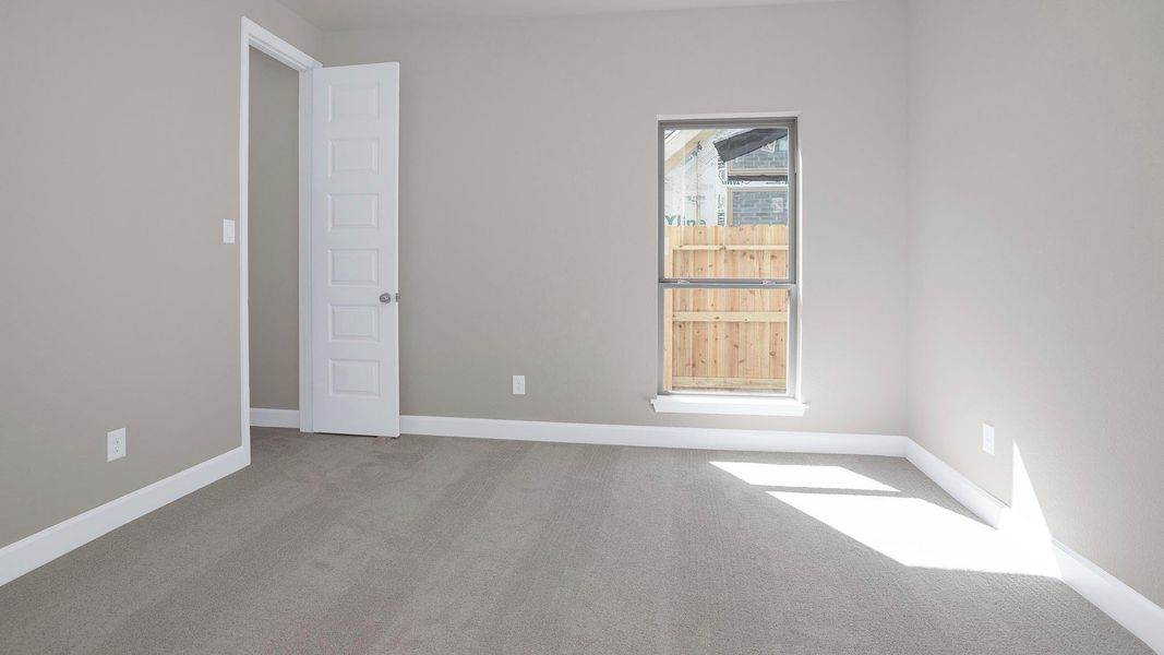 Spacious, unfurnished interior of a new home in Evergreen, Conroe (Image 7).