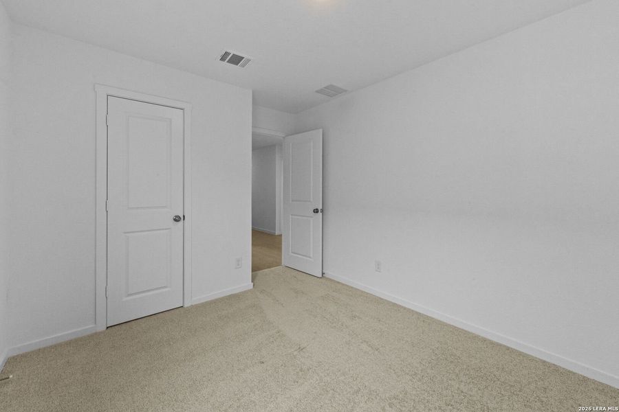 Spacious, unfurnished interior of a new home in Spring Grove, St. Hedwig (Image 29).