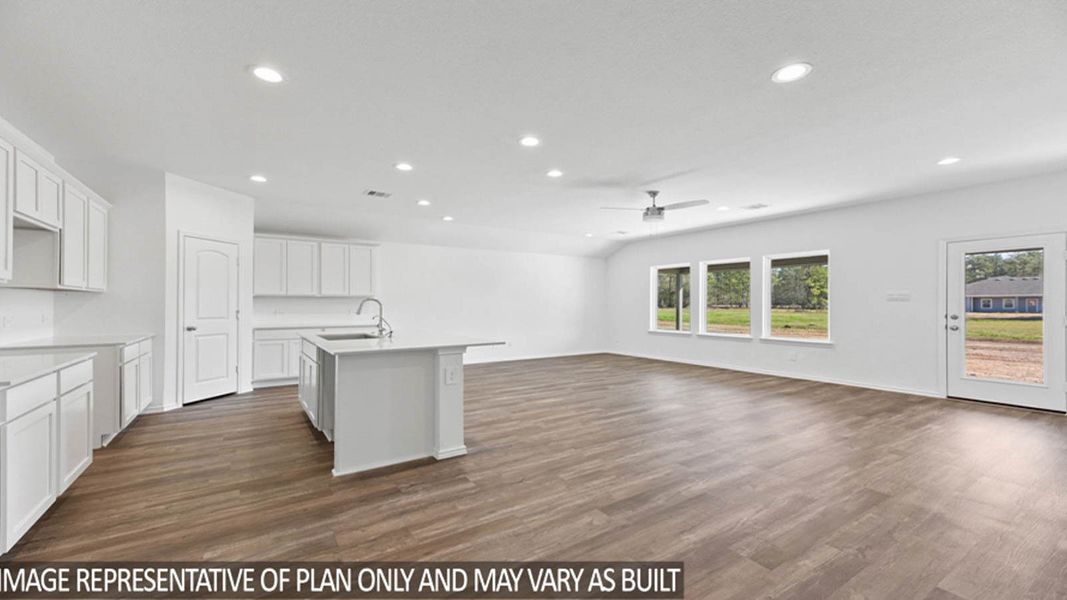 Spacious, unfurnished interior of a new home in Williams Reserve East, Conroe (Image 7).
