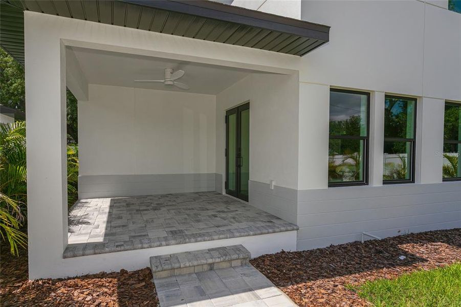 Exterior details and patio area of a home in , St. Petersburg (Image 28).