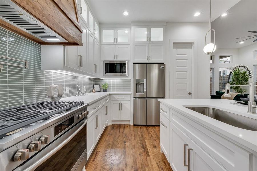 Furnished interior view inside a new home in , Dallas (Image 7).