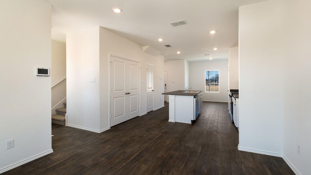 Spacious, unfurnished interior of a new home in Valverde, Bastrop (Image 17).